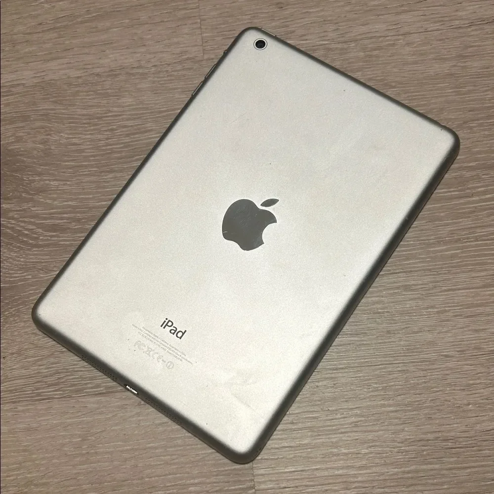 Apple iPad Mini A1432 1st Generation White/Silver Tablet LOCKED